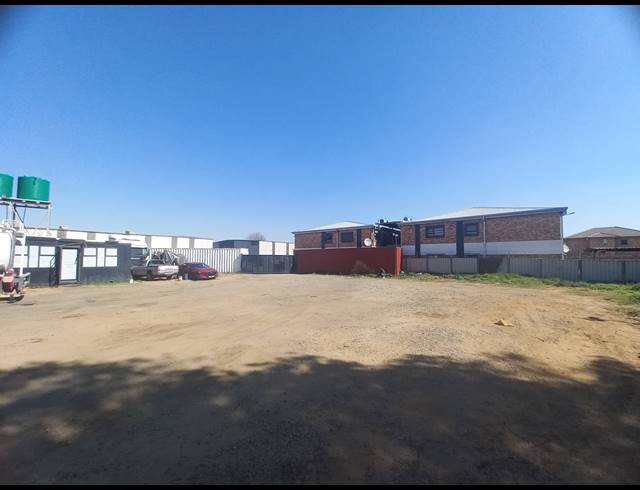 2,400M² WAREHOUSE TO LET IN ANDERBOLT